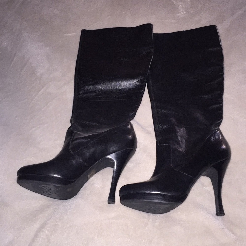 💯💯💯BCBG 4inch Heeled Leather Boots -Black!